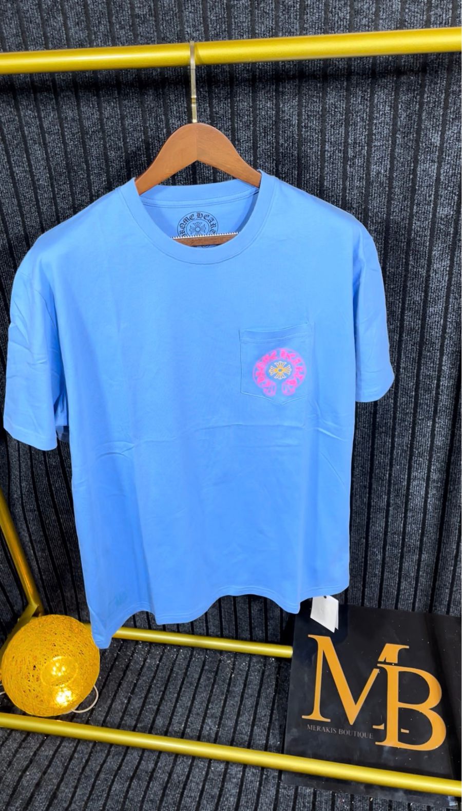 Sky blue pocket t-shirt with pink horseshoe print